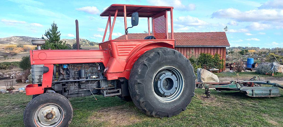Massey Ferguson 1095, con Desmalezadora de Arrastre de 1,5 M