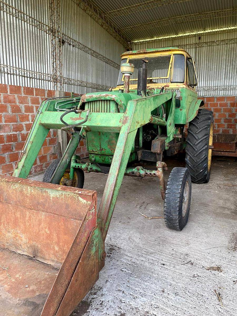 Tractor John Deere 2420 con Pala Frontal