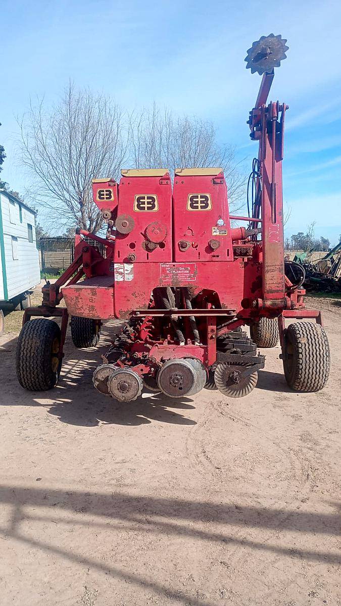 Vendo Sembradora Bertini 33 a 21 muy Buena