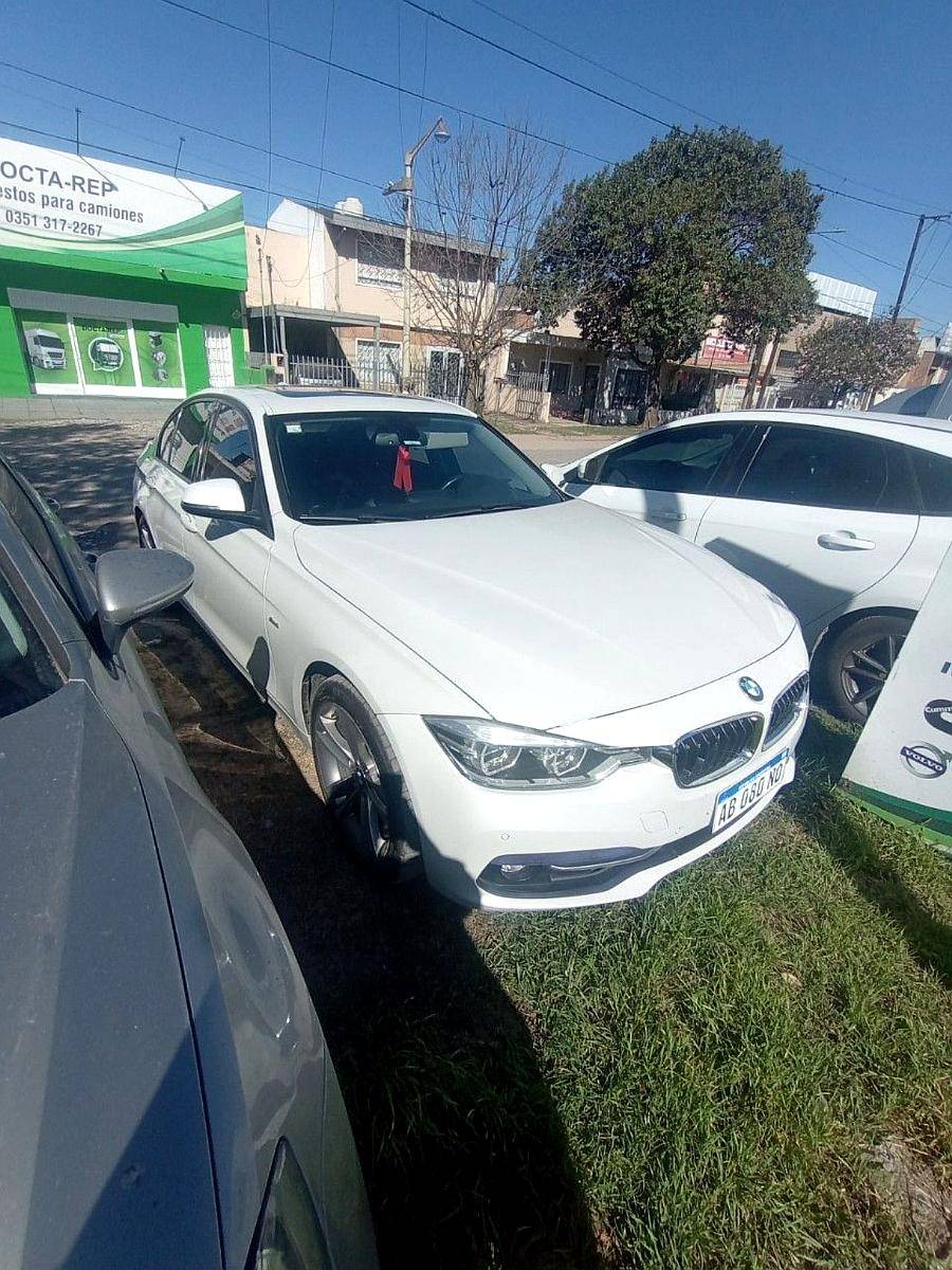 Bmw Serie 3 330 I Sport Line Sedan 2017nafta U$ 30.600