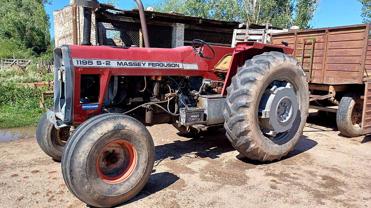 Tractor Massey Ferguson 1195 con Tres Puntos.