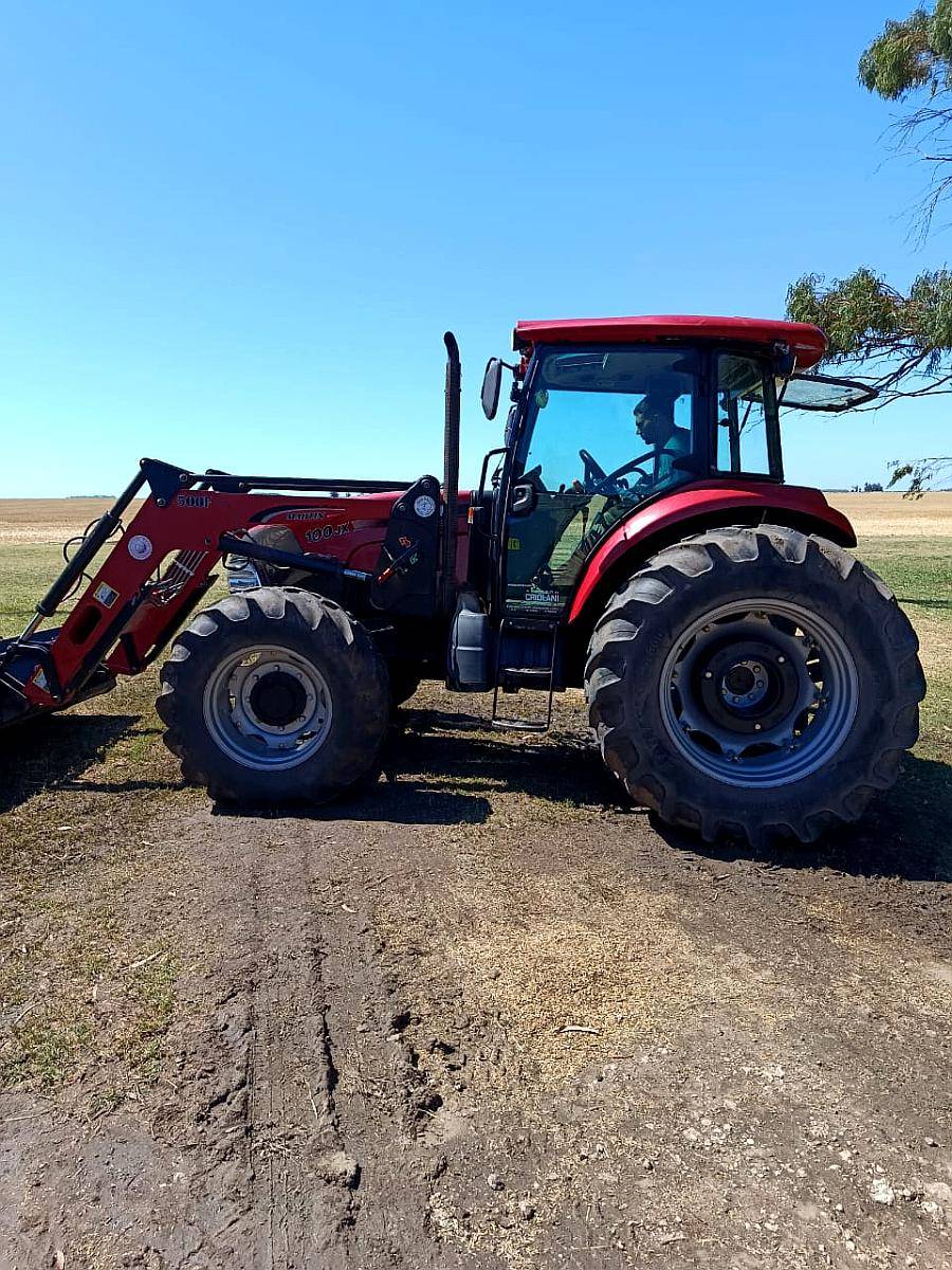 Tractor Case Farmall 100jx 2017 con Pala - Solo 2.900 Hs