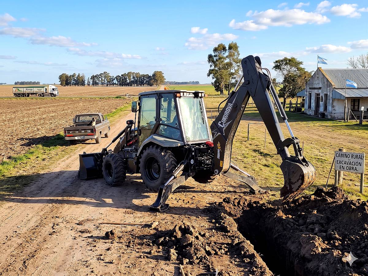 Retropala Europea Cukurova 885 XG 4 X 4 con Plan Agro