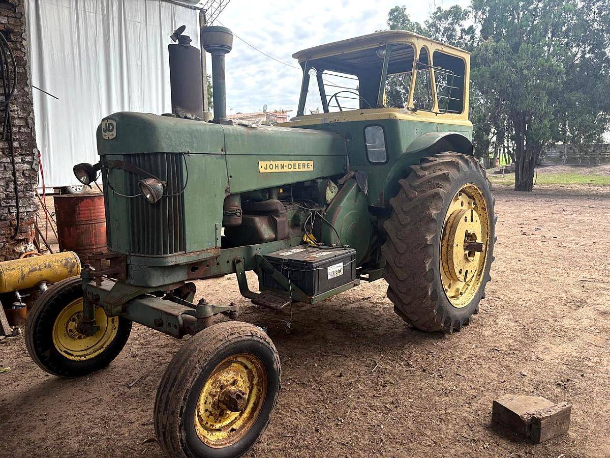 Tractor John Deere 730
