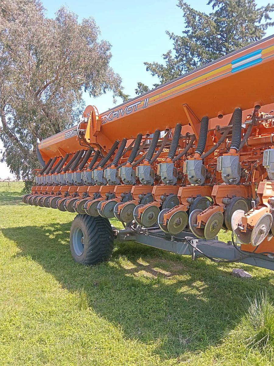 Sembradora Agrometal TX Pivot 2, año 2019, Neumatica, 23 A35