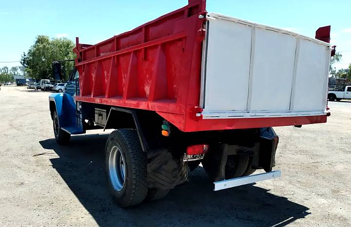Ford 7000 con Volcador año 1985