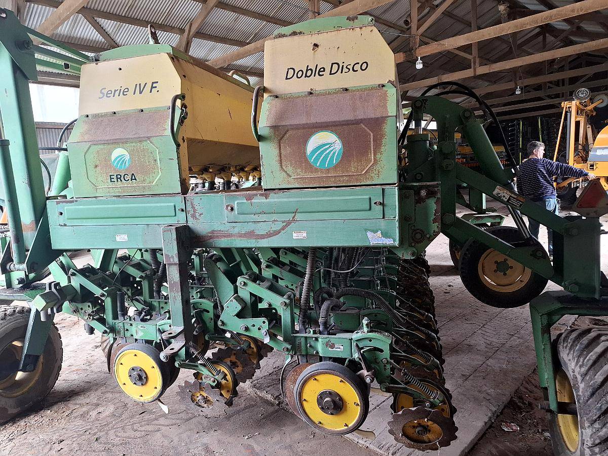 Sembradora de 27 a 19 con Alfalfero y Fertilizante en Linea