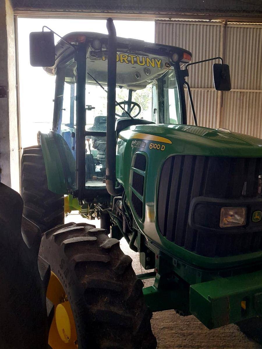 Excelente Tractor de 100 Doble Tracción con 3700 Horas