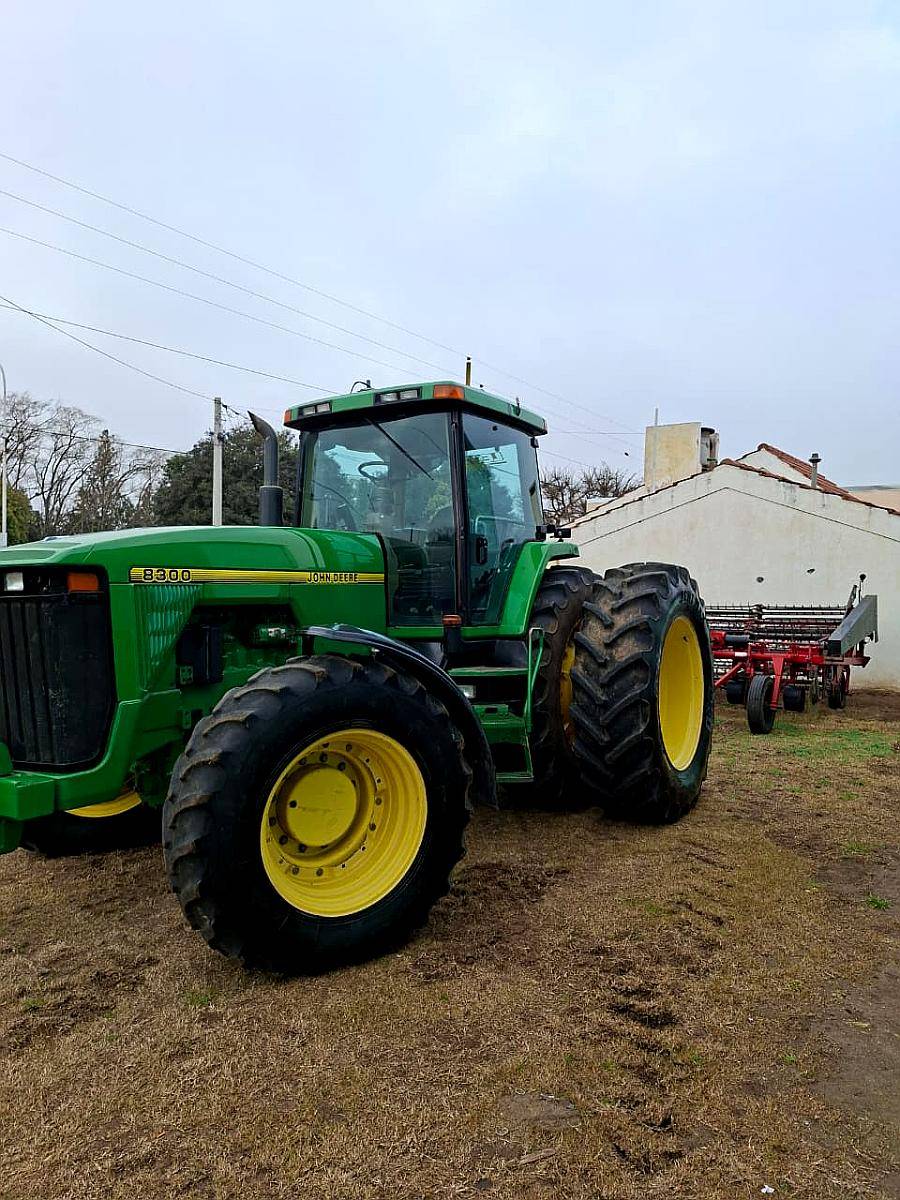 Tractor John Deere 8300 Americano año 1996/7 13.000hs.reales