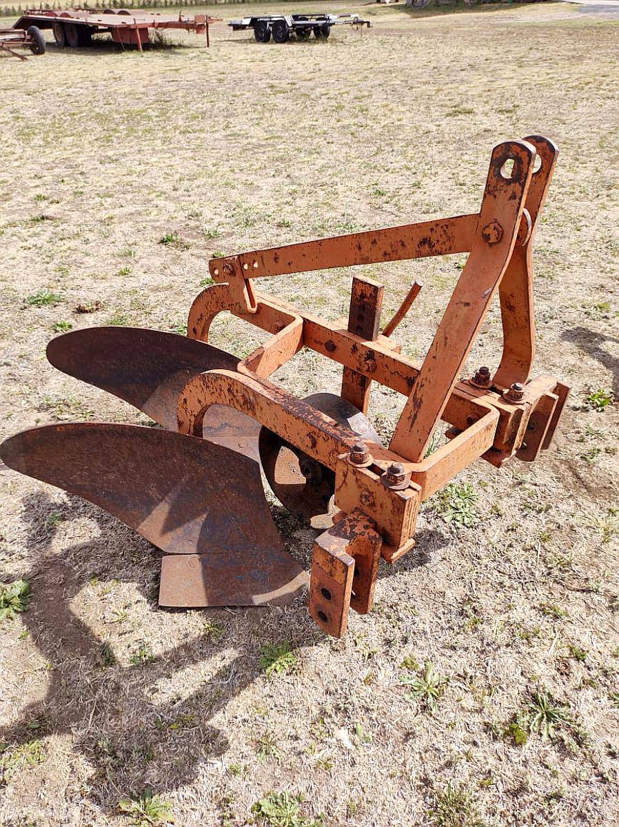 Arado de Dos Rejas con Levante de 3 Puntos