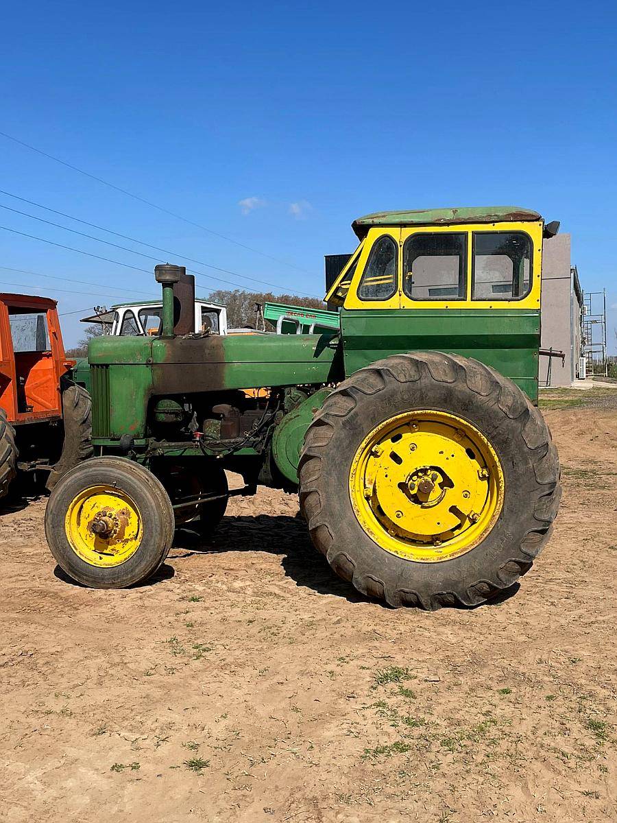 Tractor Jhon Deere 730