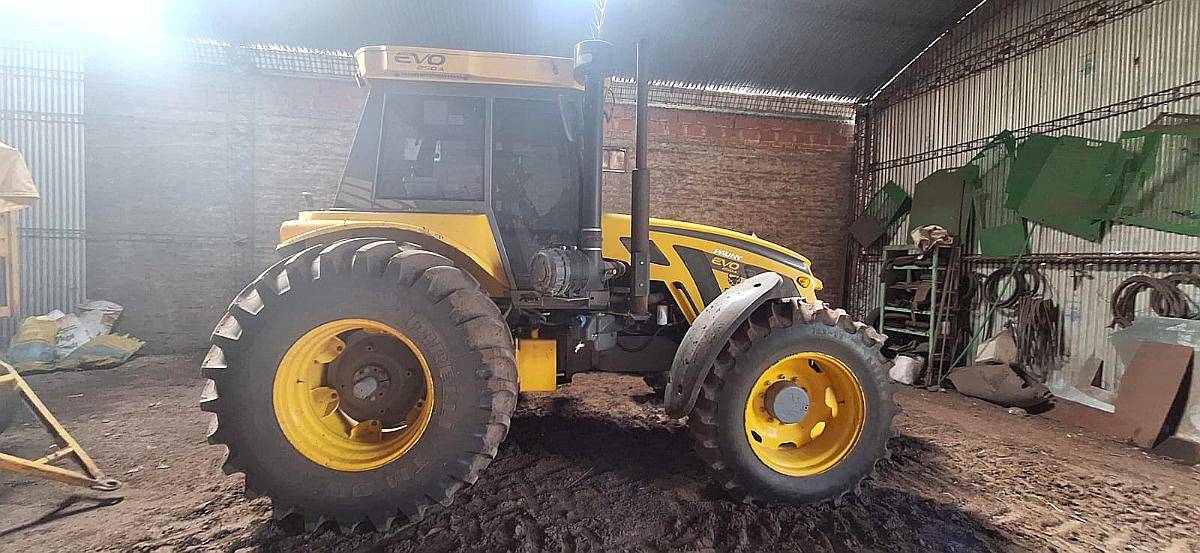 Tractor Pauny 250 a con Piloto - 6000 Hs - Impecable Estado