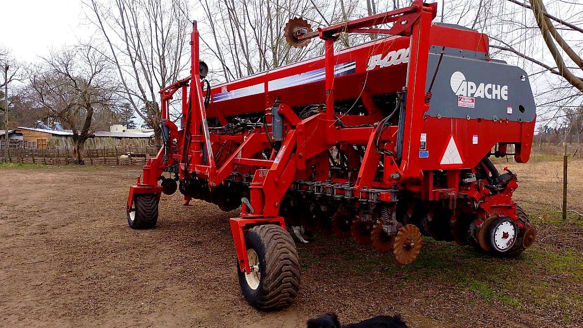 Sembradora Apache 54000 41l a 17,5cm año 2015