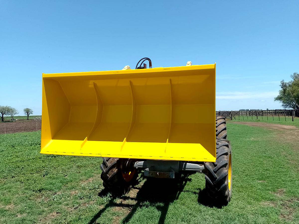 Fabrica de Implementos a Medida. Balde de Pala Frontal