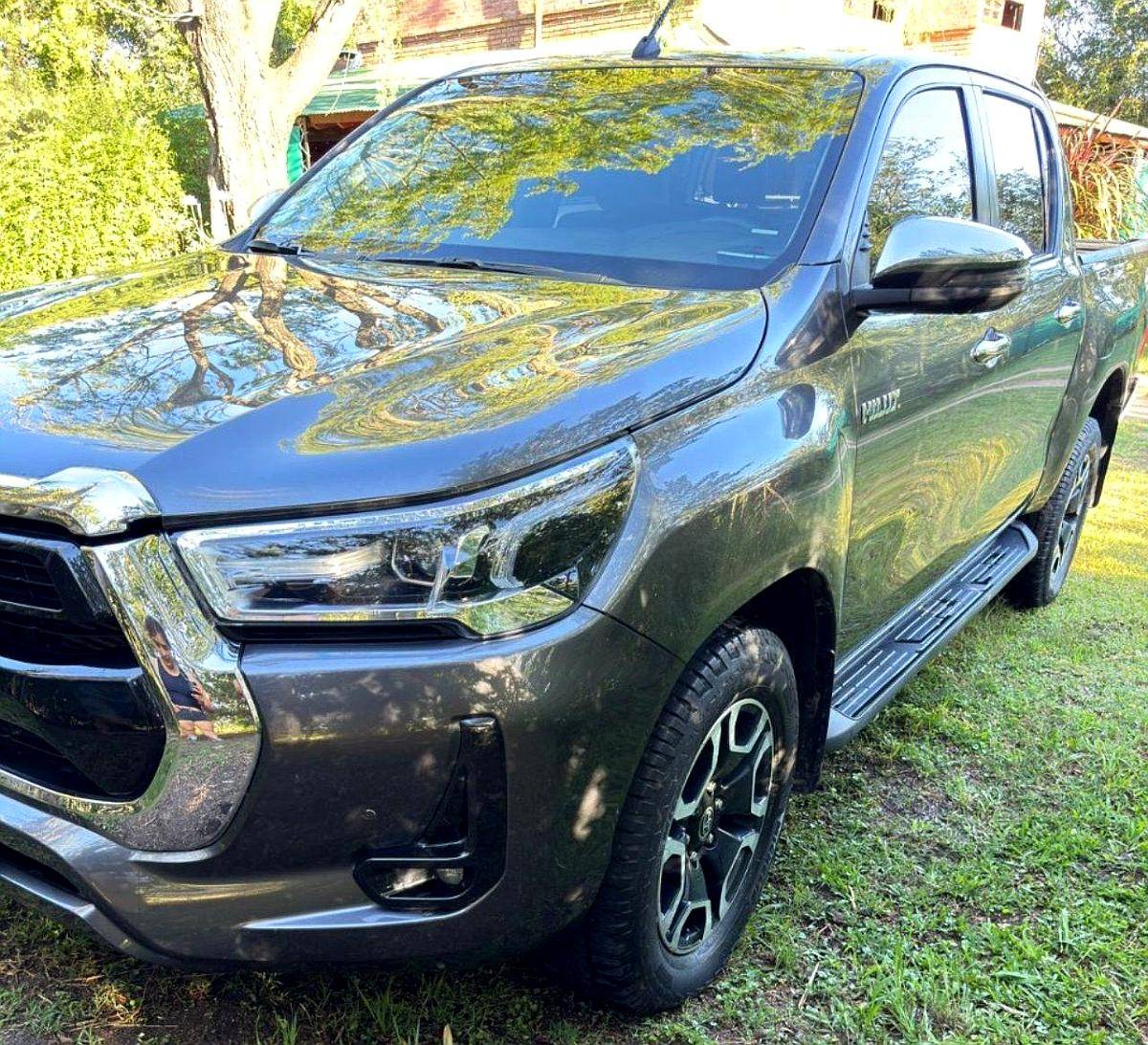 Toyota Hilux 2.8 TDI CD 4X4 SRX AT6 204cv 2022 U$37.999 Dies