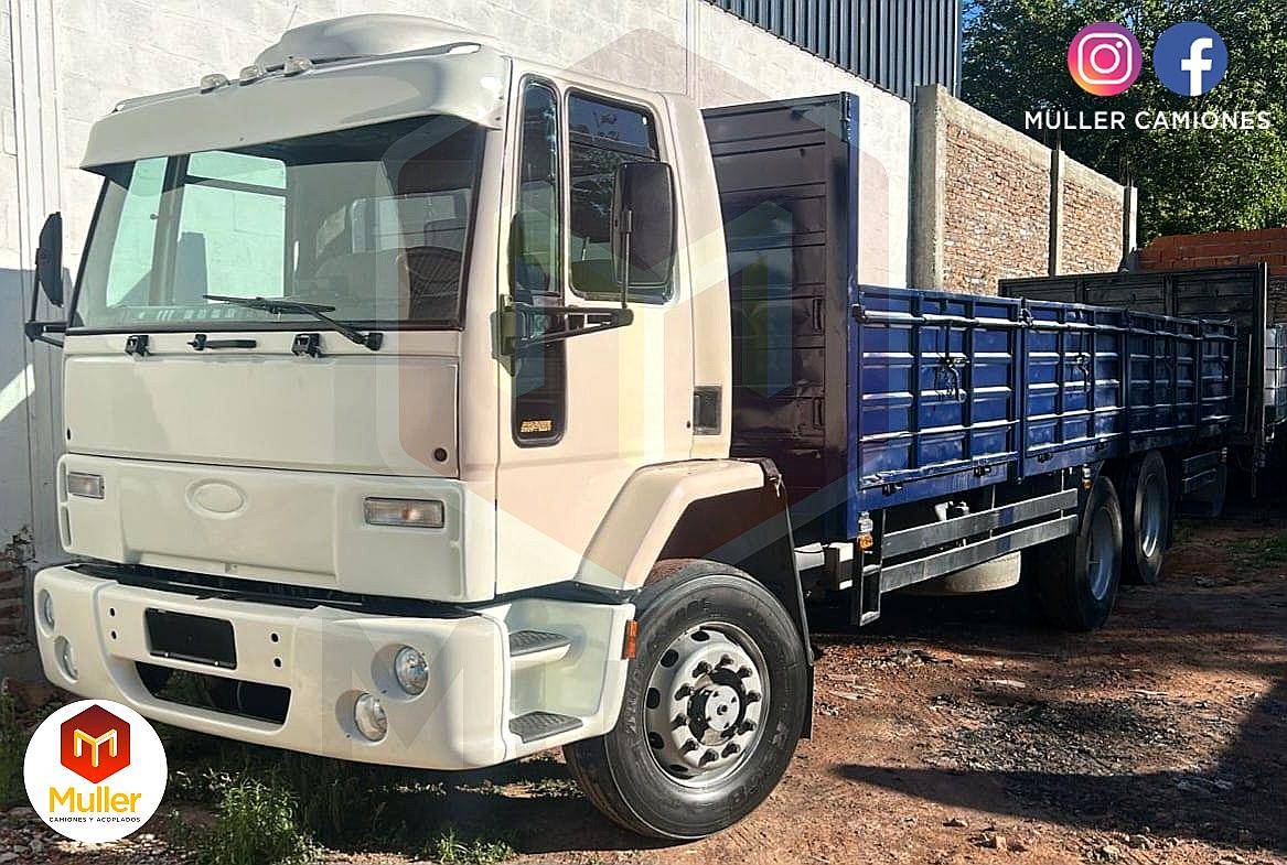 Ford Cargo 1517 Modelo 2003 Balancin con Carroceria