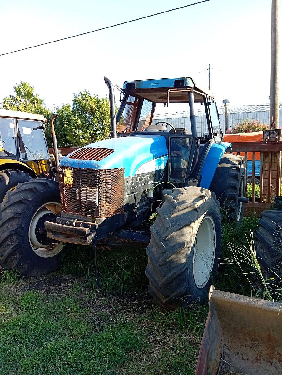 Tractor New Holland TM 135 Doble Tracción