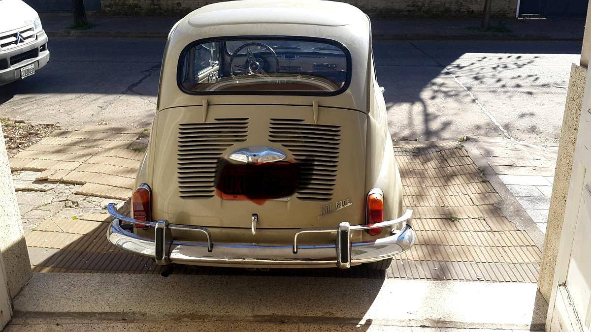 Auto Antiguo Fiat 600