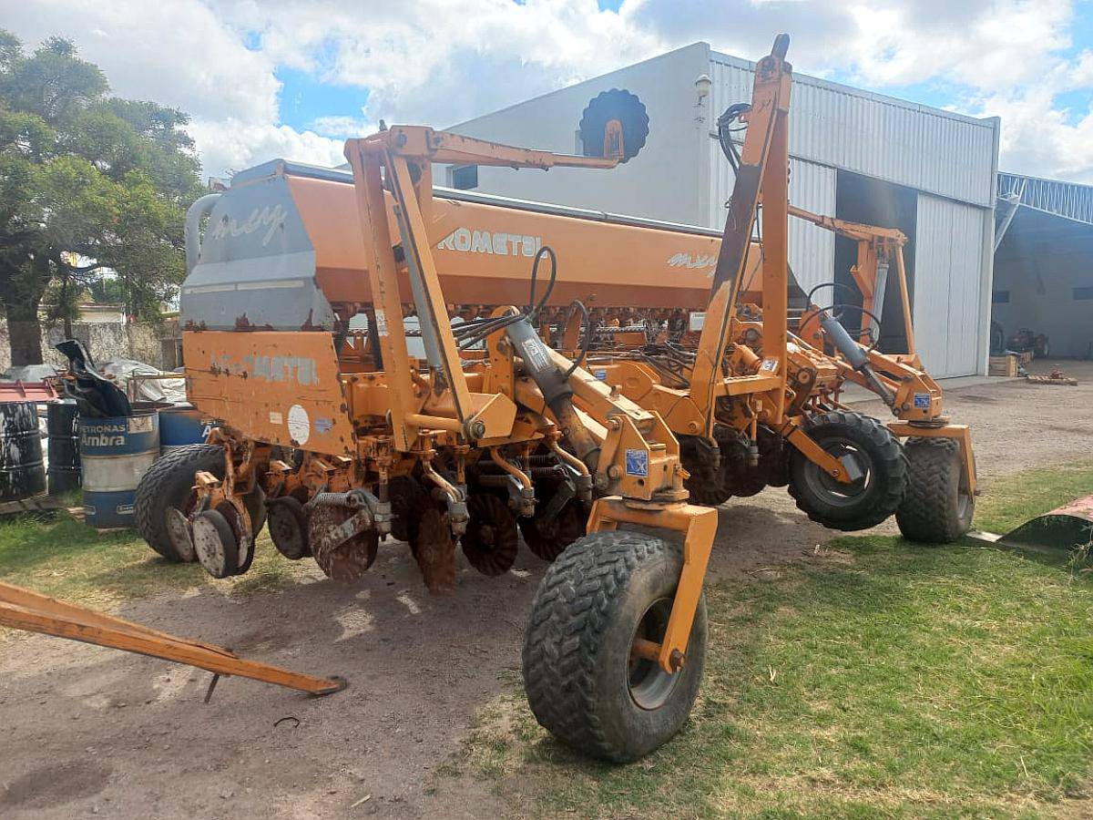 Agrometal MXY 23/21, Tolva Única, Niveladoras con Bolilleros