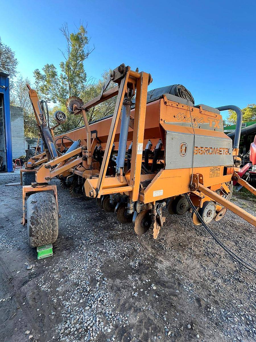 Sembradora Agrometal TX Mega 13 a 52 Doble Ferti