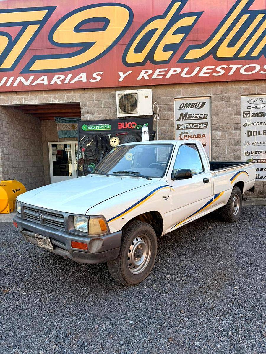 Toyota Hilux 2.4 4X2 Cabina Simple año 1997