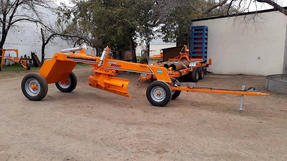 Niveladora de Arrastre Metalbert 4 Ruedas 2500 Kg