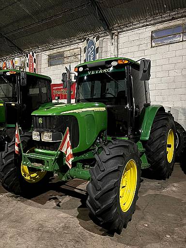 John Deere 6415. año 2005