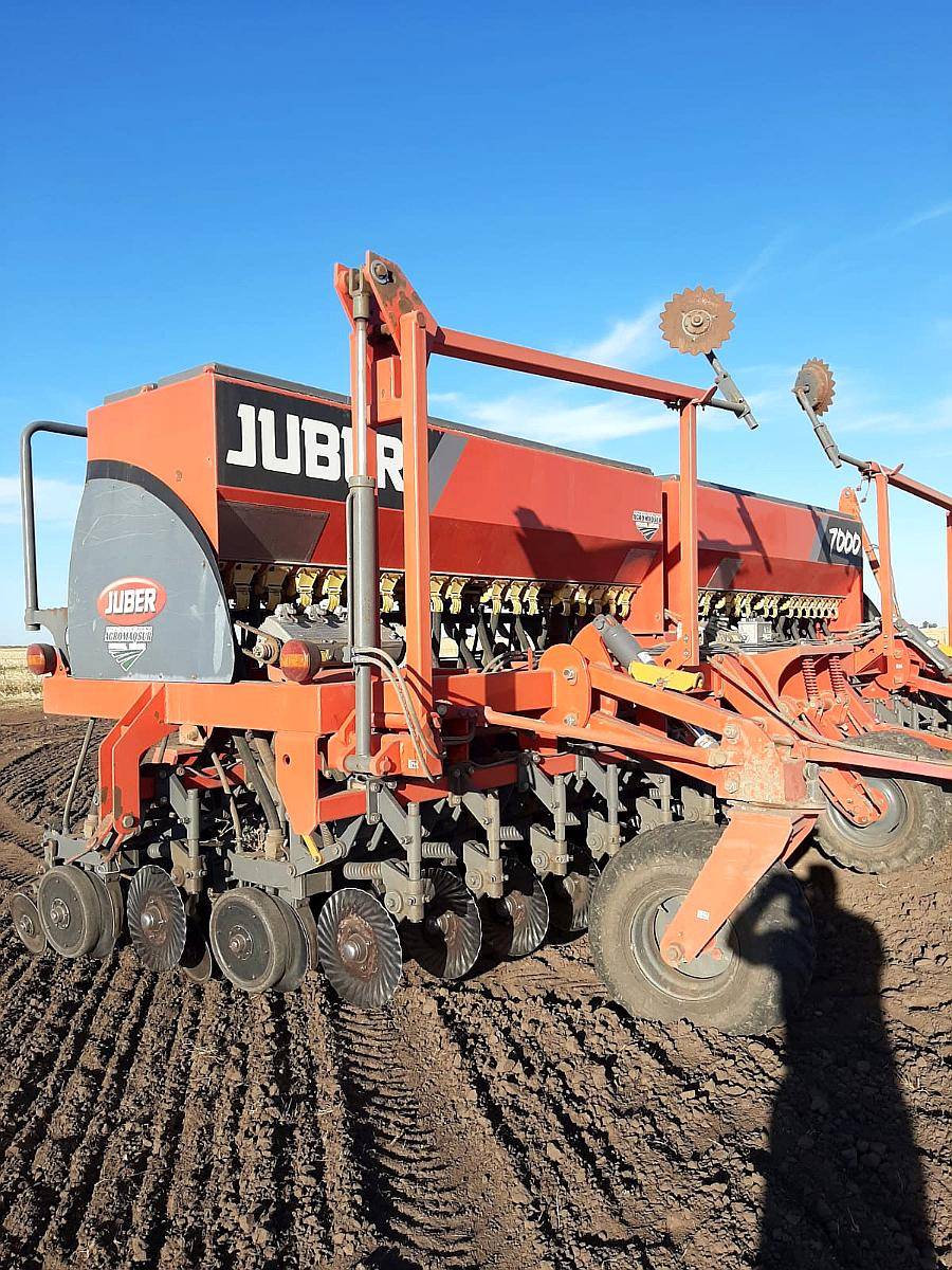 Sembradora Juber 7000 34 Líneas a 21 C/monitor