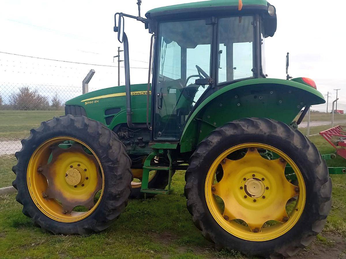 Tractor John Deere 5090eh, año 2014