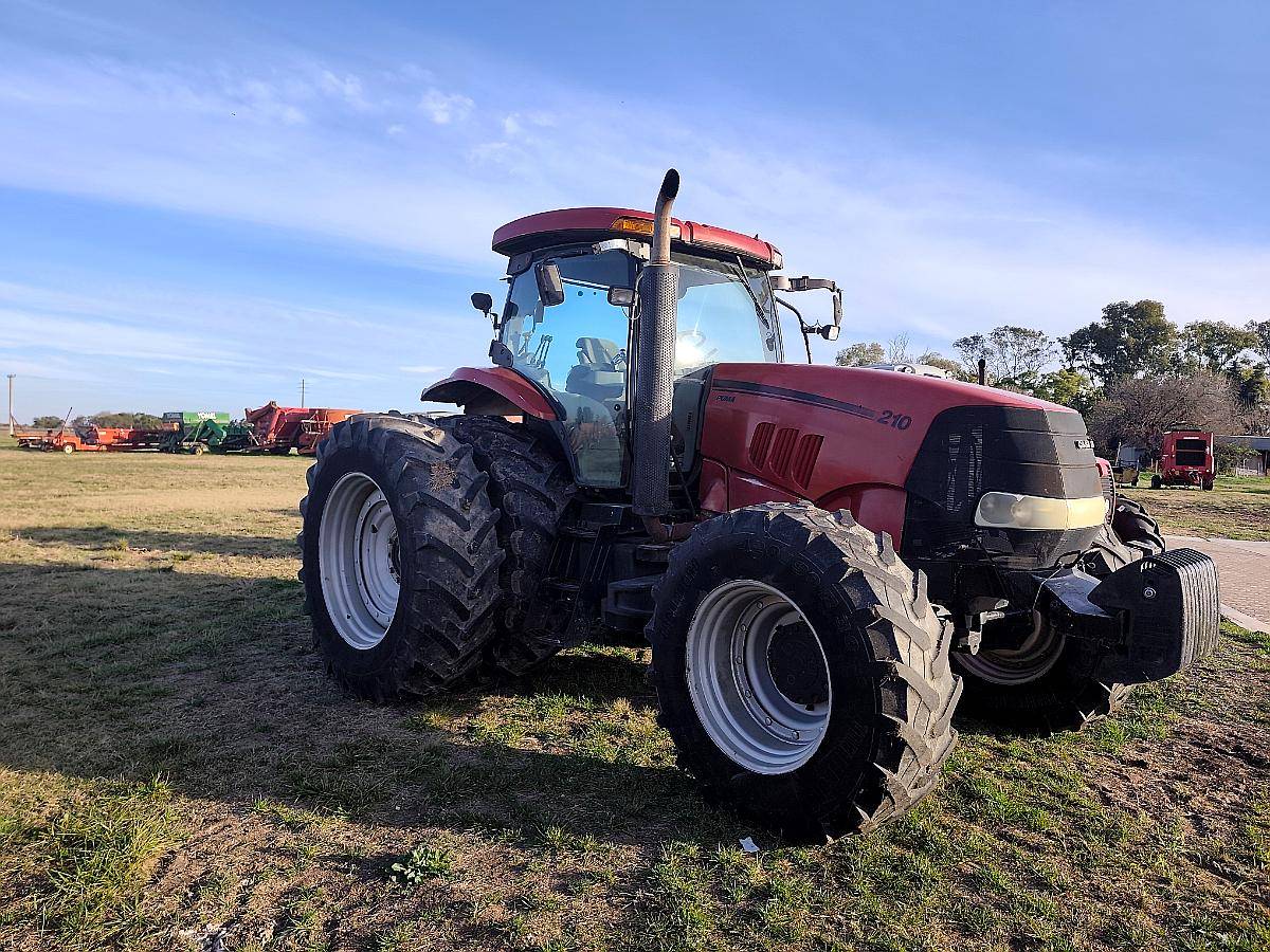 Tractor Case Puma 210 con Tres Puntos