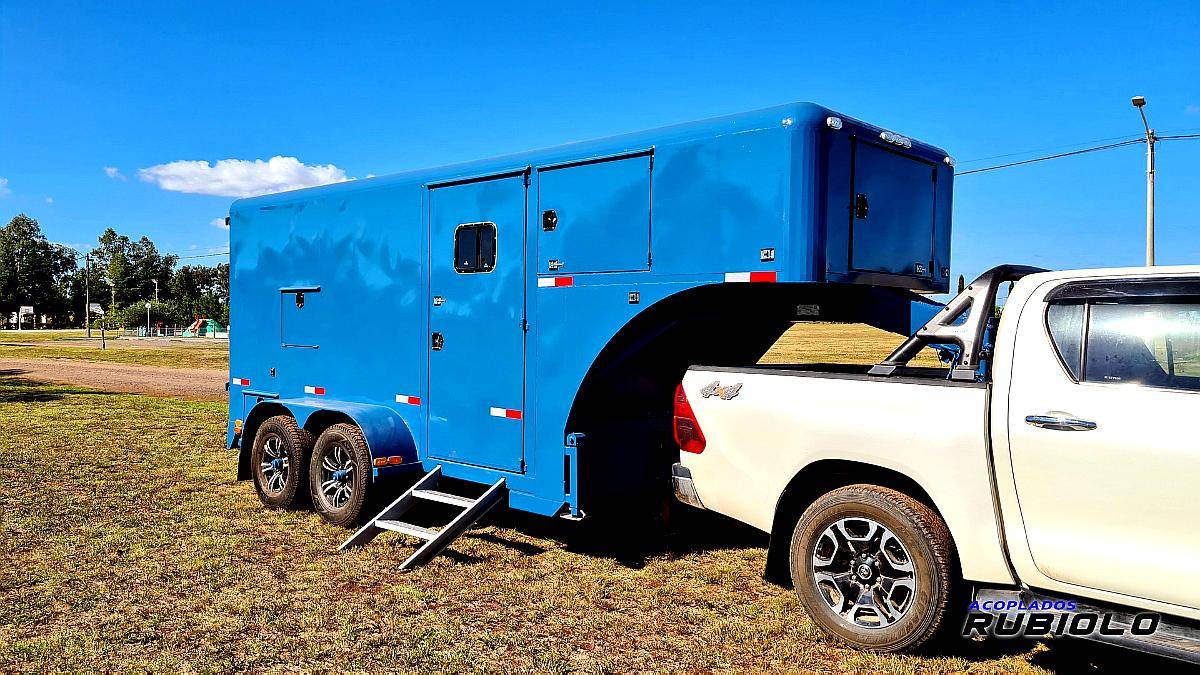 Semirremolque Carrozado Homologado para 3 TN. de Capacidad