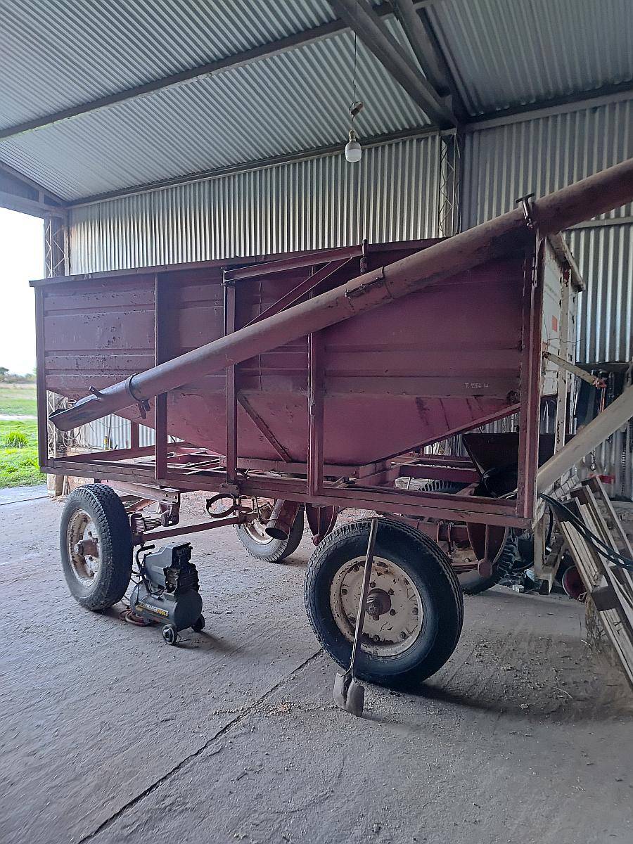 Tolva Semillera con Chimango 6 TN