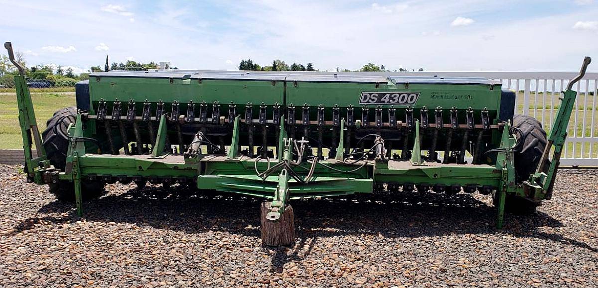Deutz Agroline DS 4300 de Granos Finos de 27 Líneas