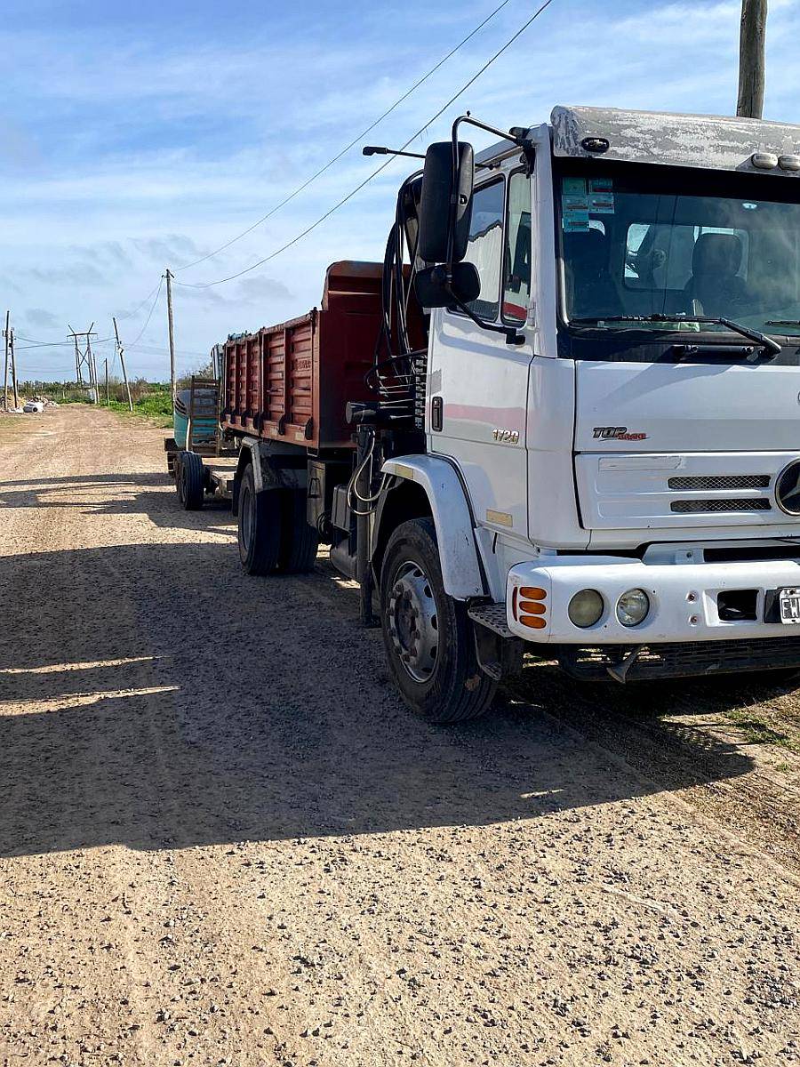 Mercedes Benz 1720 Volcadora + Hidrogrua