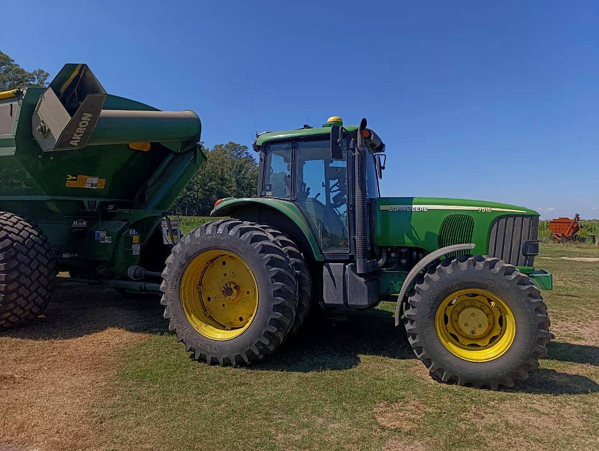 John Deere 7515 DD. año 2005. M 15000hs. 140hp. Piloto.
