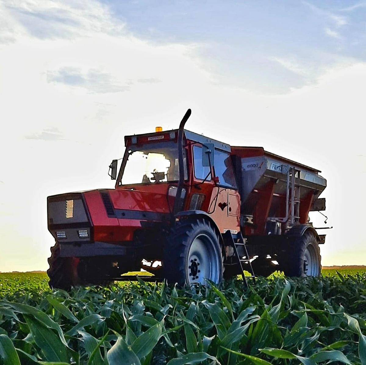Fertilizadora Autopropulsada Montada Sobre Chasis de Camion