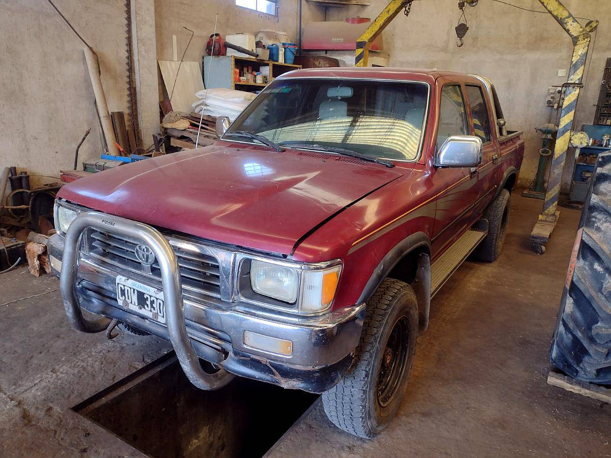 vendo-toyota-hilux-4x4-a-o-1998-u-s-10-000-agroads