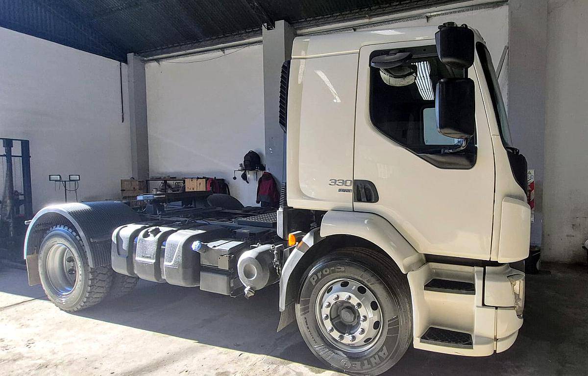 Camión Volvo 330 año 2016