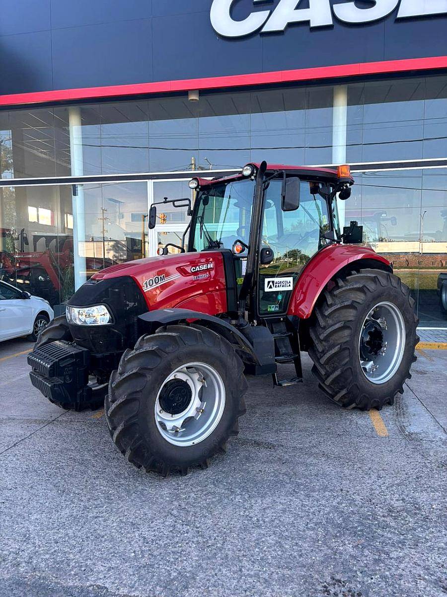 Tractor Case IH Farmall 100m