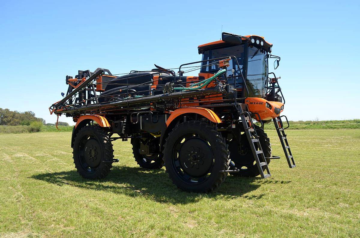 Pulverizador Praba AR 3.4 S2 , de 3400 Lts de Capacidad.