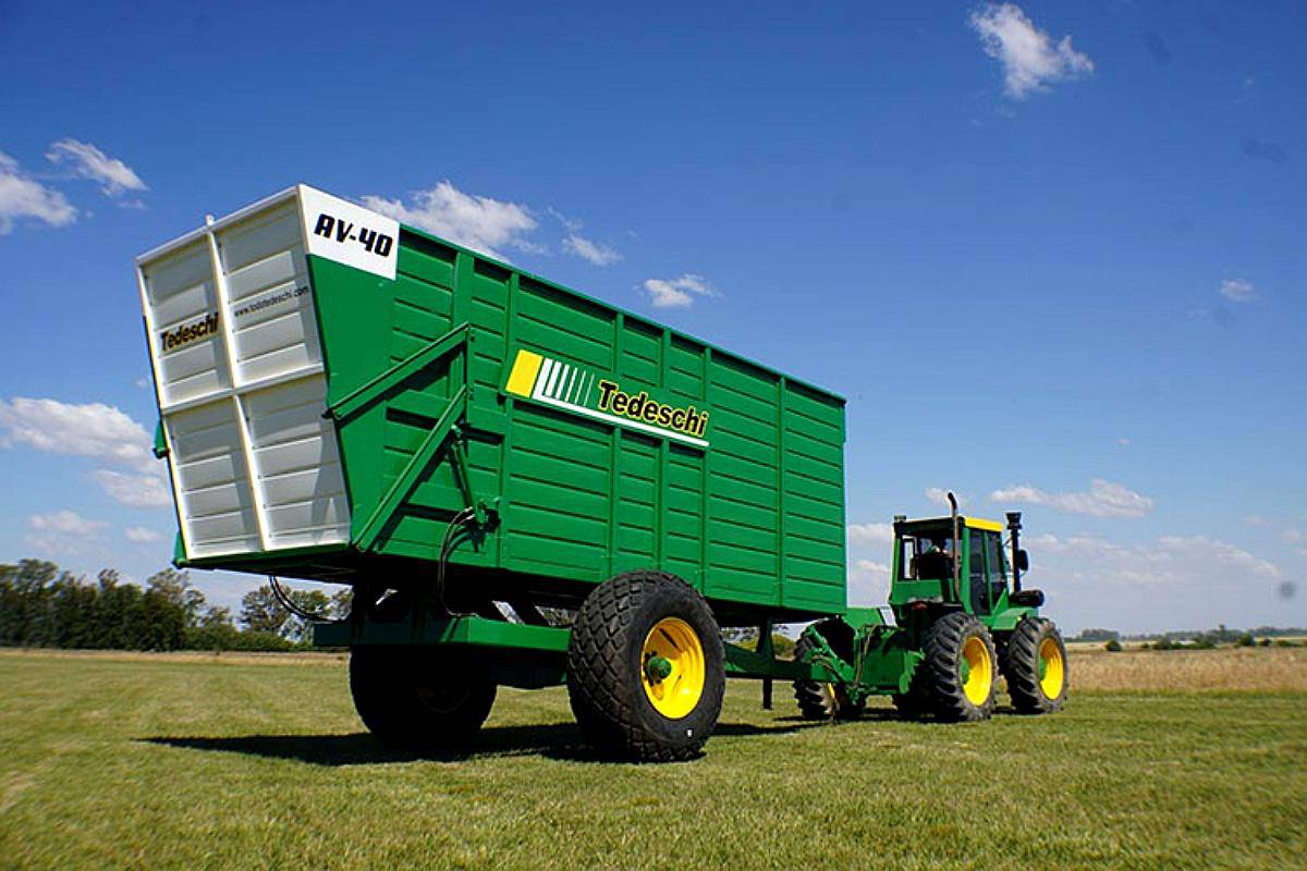 Acoplado Volcador Forrajero AV40