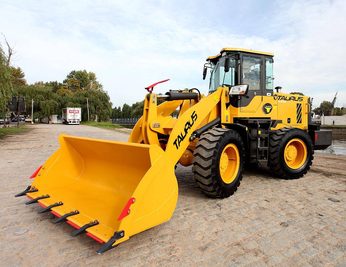 Pala Cargadora Taurus CTX930 con Motor Cummins