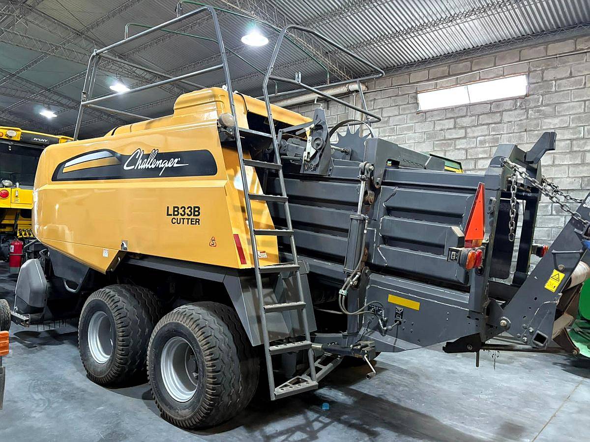 Enfardadora Challenger Modelo Lb33b Cutter.