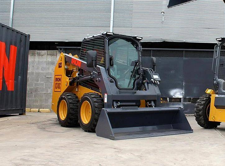 Minicargador Iron Cabina Full con Aire y Calefacción