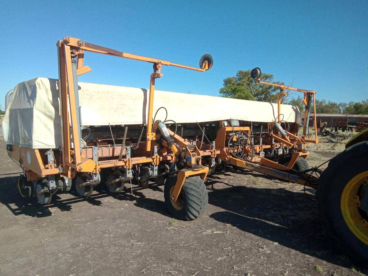 Agrometal TX Mega. año 2008. 16 a 52 y 20 a 42. Neumatica