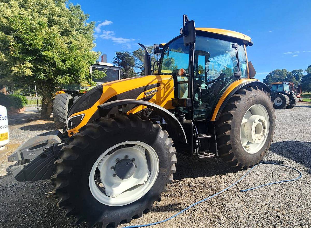 Tractor Valtra A134 (135hp)