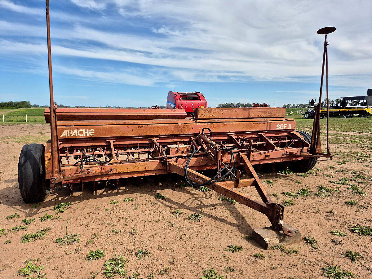 Sembradora Apache 25/28 - año 1990 sin Carro