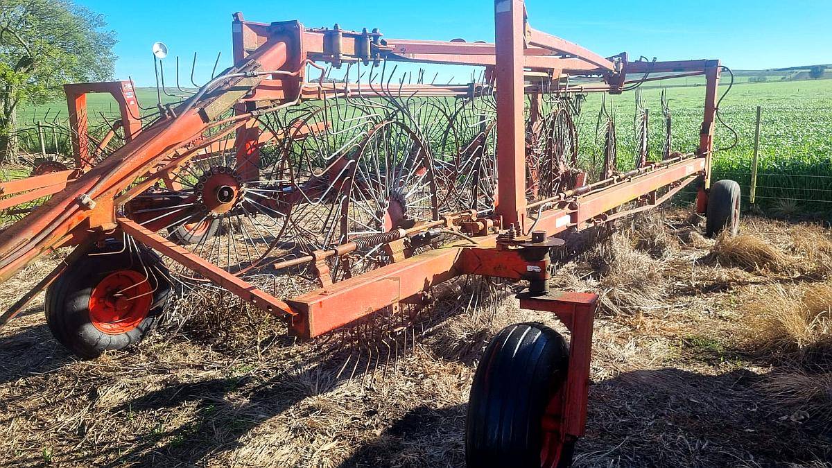 Rastrillo Yomel en V de 11 Soles