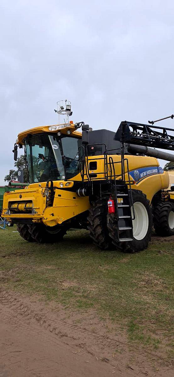 Cosechadora New Holland CR 7.90 800 Horas Igual a Nueva