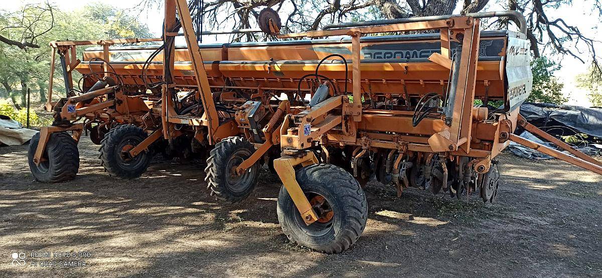 Sembradora Agrometal MX de 33 a 21 CM.